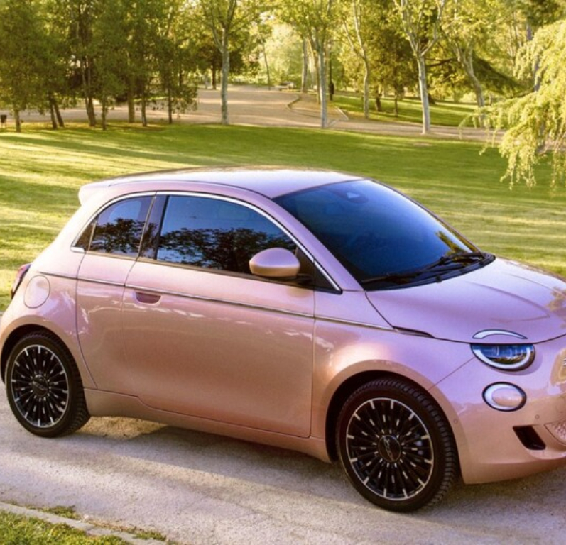 Fiat 500e ora costa meno di uno scooter