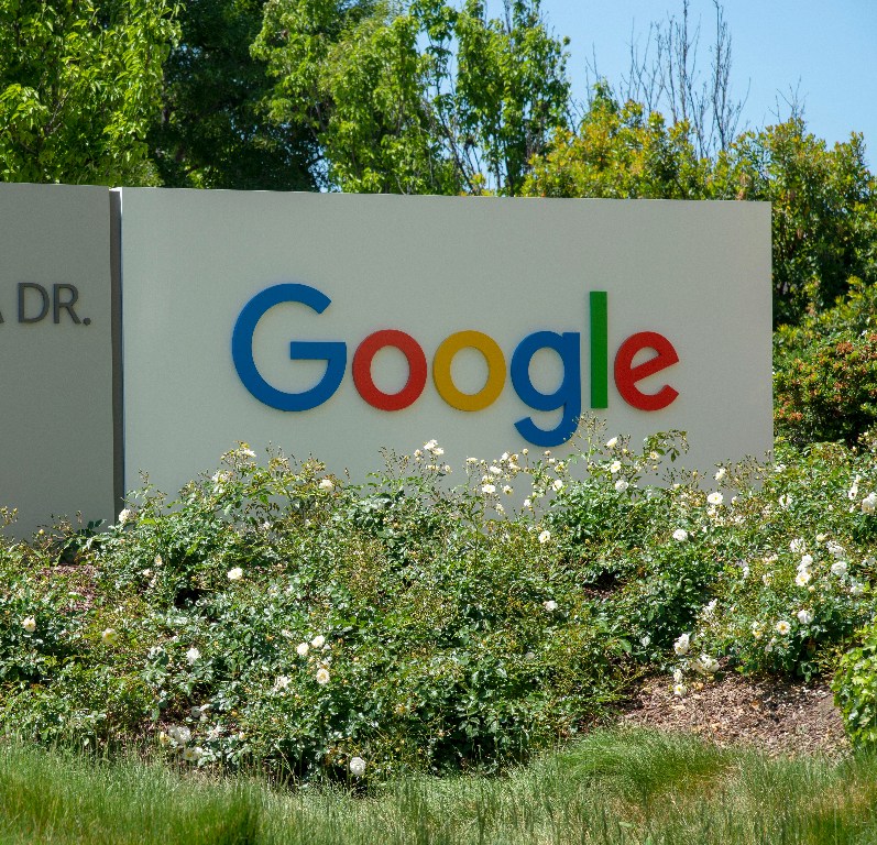 Google: Alphabet supera i 3000 miliardi in Borsa