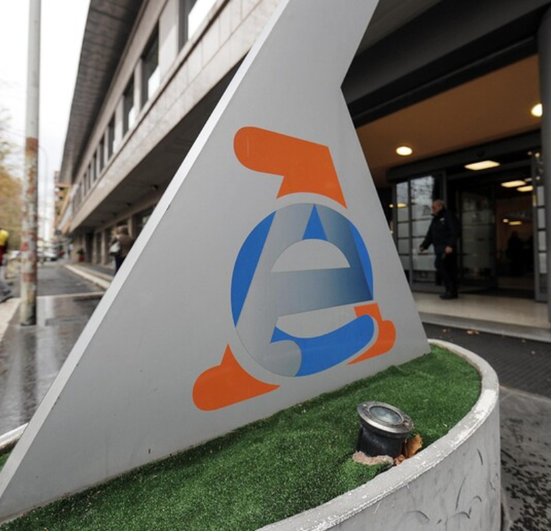 Residenza all’estero fittizia: cosa si rischia davvero