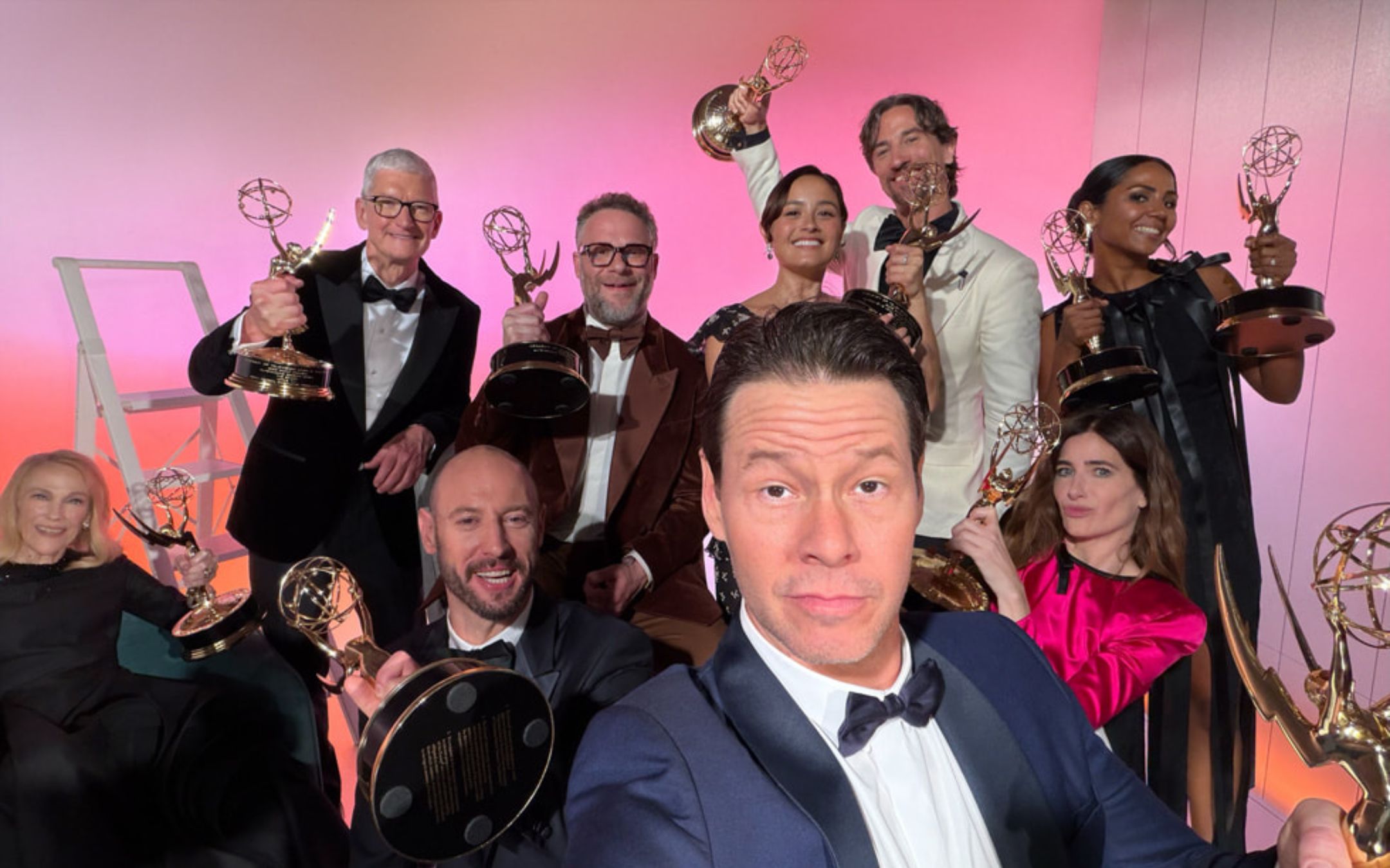 Apple domina agli Emmy 2025: trionfo per The Studio, Scissione e Slow Horses