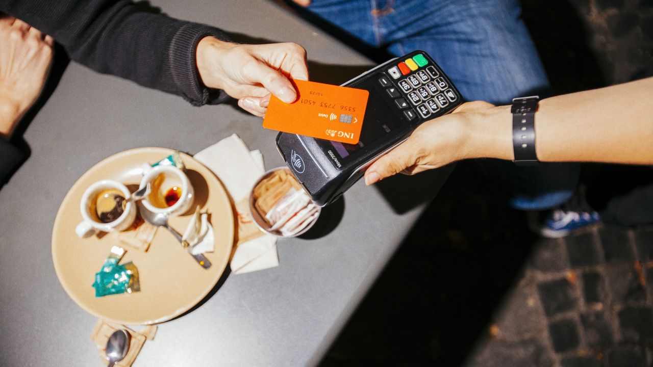 Arancio Più è il conto che lavora per te: cashback sulle spese e rendimento al 4%