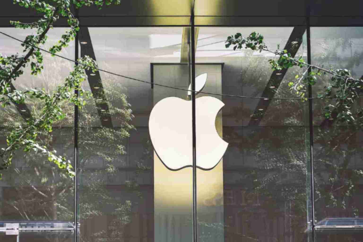 Secondo le ultime indiscrezioni, Apple sembra pronta a compiere un passo audace e innovativo, lanciando il primo MacBook