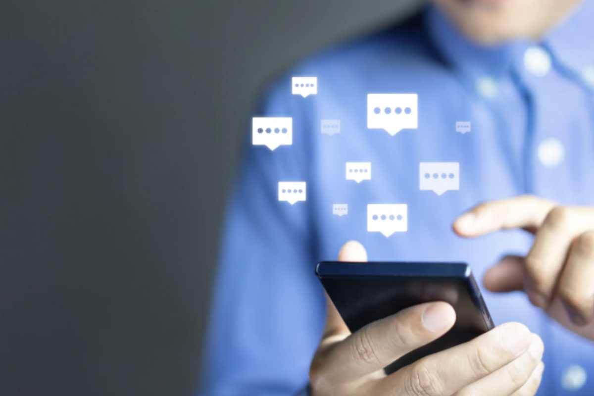 Nonostante i ritardi, altre piattaforme simili hanno già lanciato funzionalità di chat esplicita. Grok, sviluppato dalla compagnia di Elon Musk