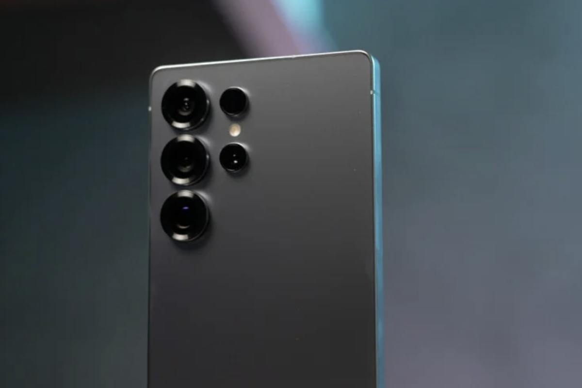 Negli ultimi anni, Samsung è stata spesso criticata per aver mantenuto lo stesso sensore principale troppo a lungo.