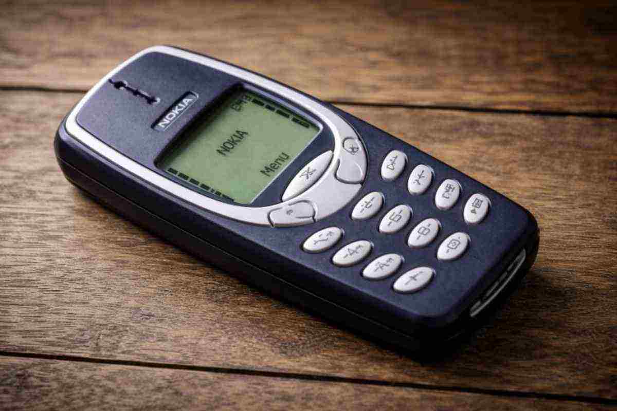Trovare un Nokia 1100 nuovo è ormai difficile. La maggior parte dei modelli in circolazione arriva dal mercato dell’usato o da vecchi