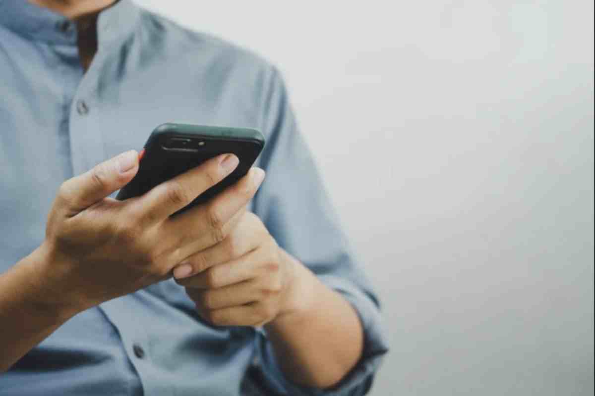 Android 17 Beta 3 introduce anche una serie di miglioramenti meno visibili ma importanti. Il selettore di foto diventa più flessibile