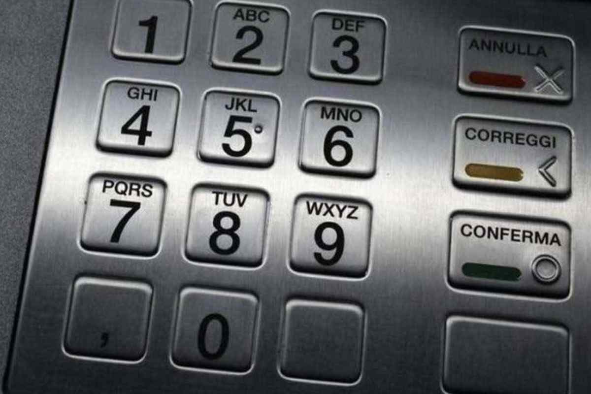 La situazione cambia quando ci si sposta fuori dai contesti più aggiornati. Non tutti gli sportelli automatici nel mondo