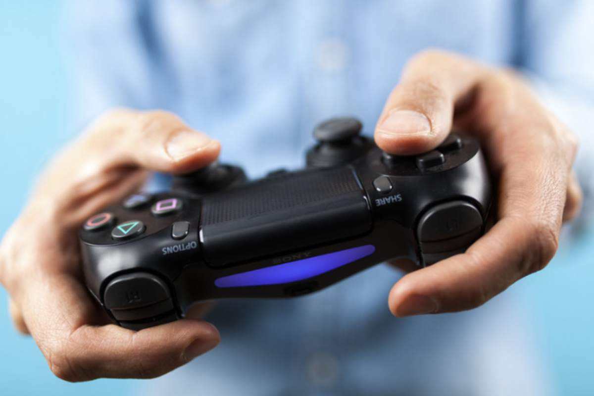 C’è poi un altro fattore, meno tecnico ma altrettanto concreto: il costo. Le console di ultima generazione hanno prezzi elevati