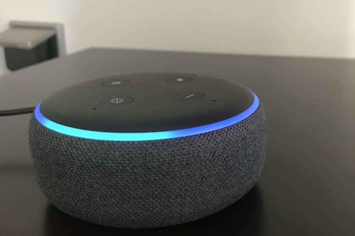 Molti immaginano Alexa come un sistema autonomo, quasi dotato di una propria intelligenza indipendente.