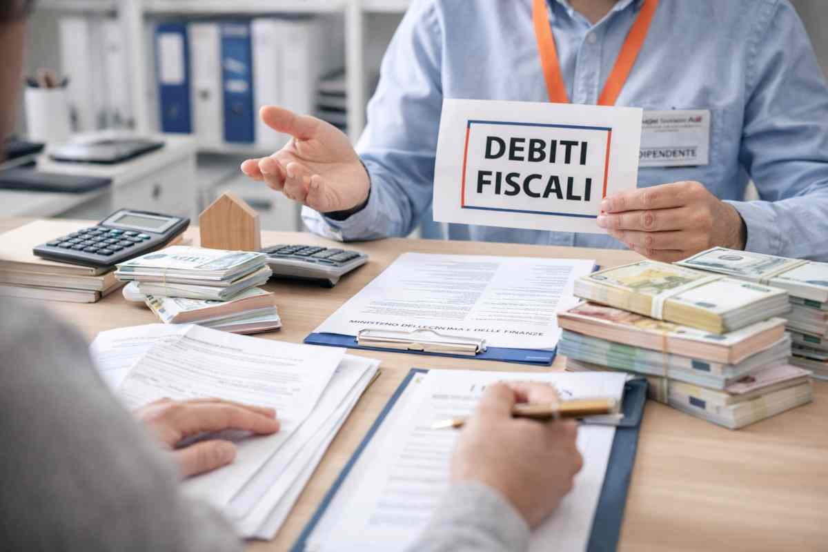 Debiti, c’è un modo per evitare la confisca di tutti i beni: l’impiegato dell’AdE svela come fare