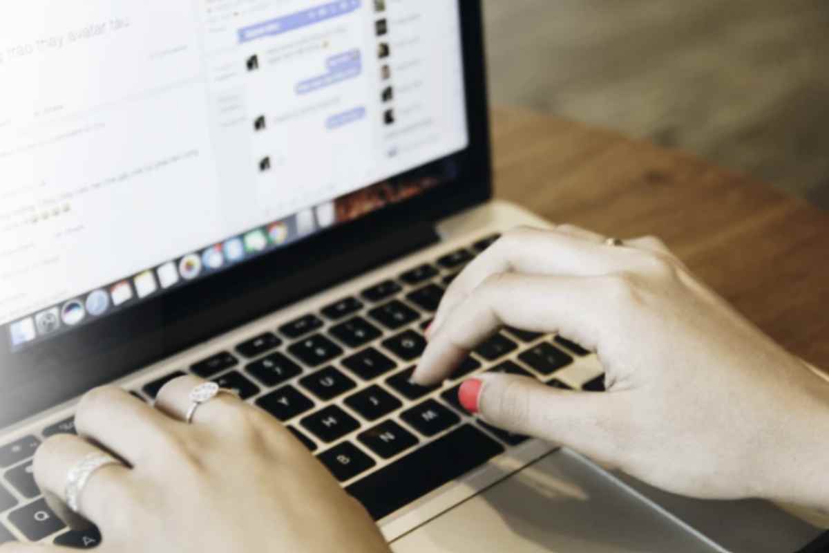 Molte persone pensano che il feed di Facebook sia casuale. In realtà il sistema segue un algoritmo che decide quali contenuti mostrare prima degli altri.