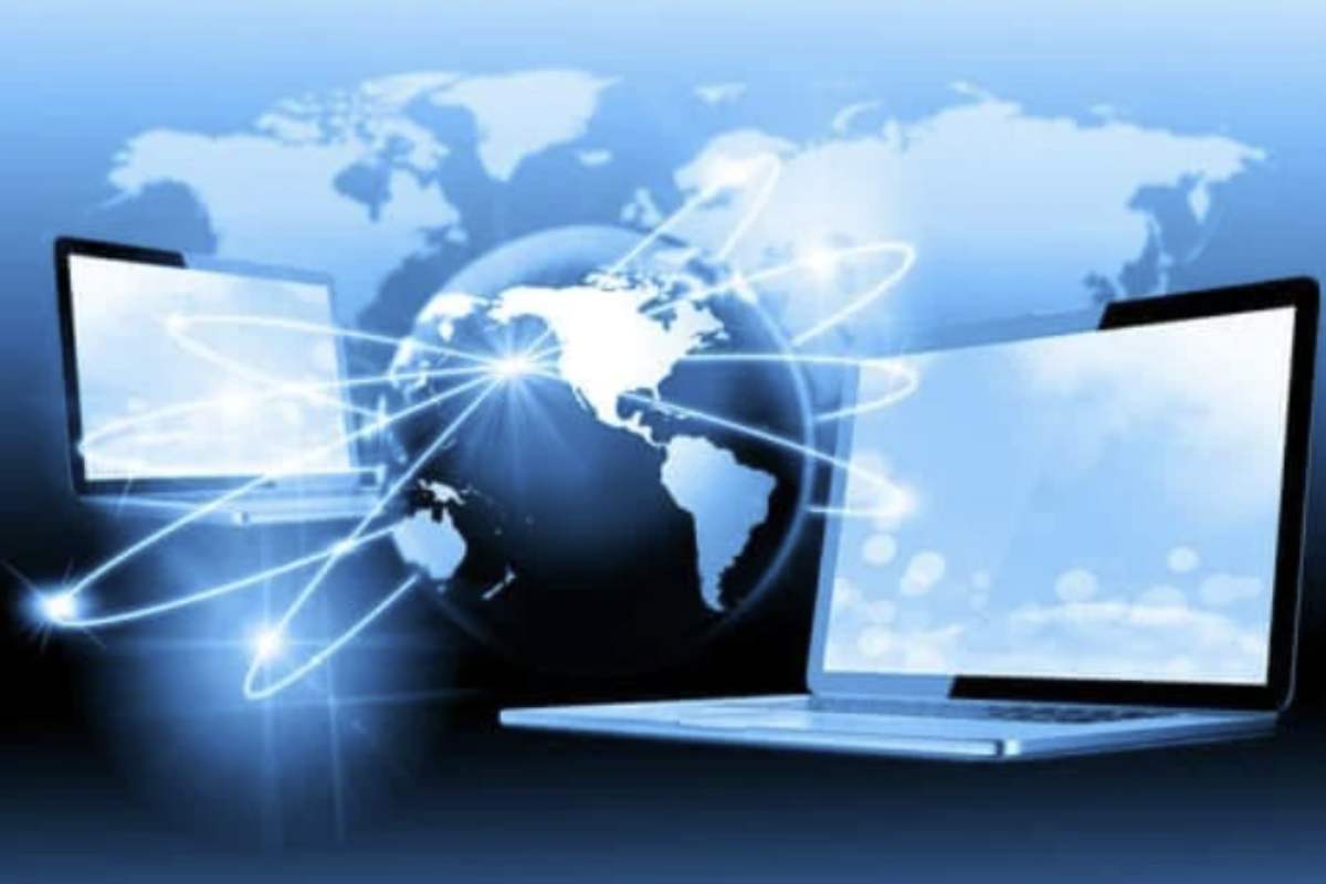 La prima operazione utile è spostare il router in una posizione centrale della casa, possibilmente rialzata e lontana da ostacoli
