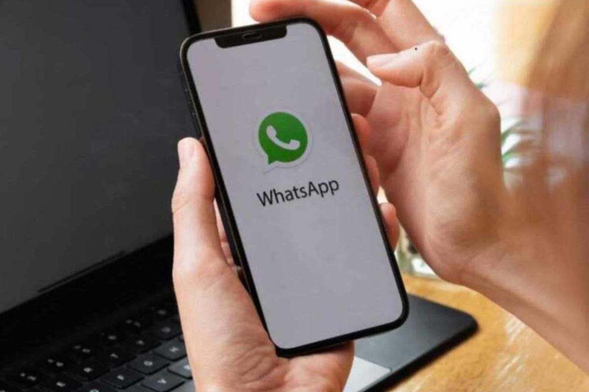 Whatsapp, schermata sul telefono 