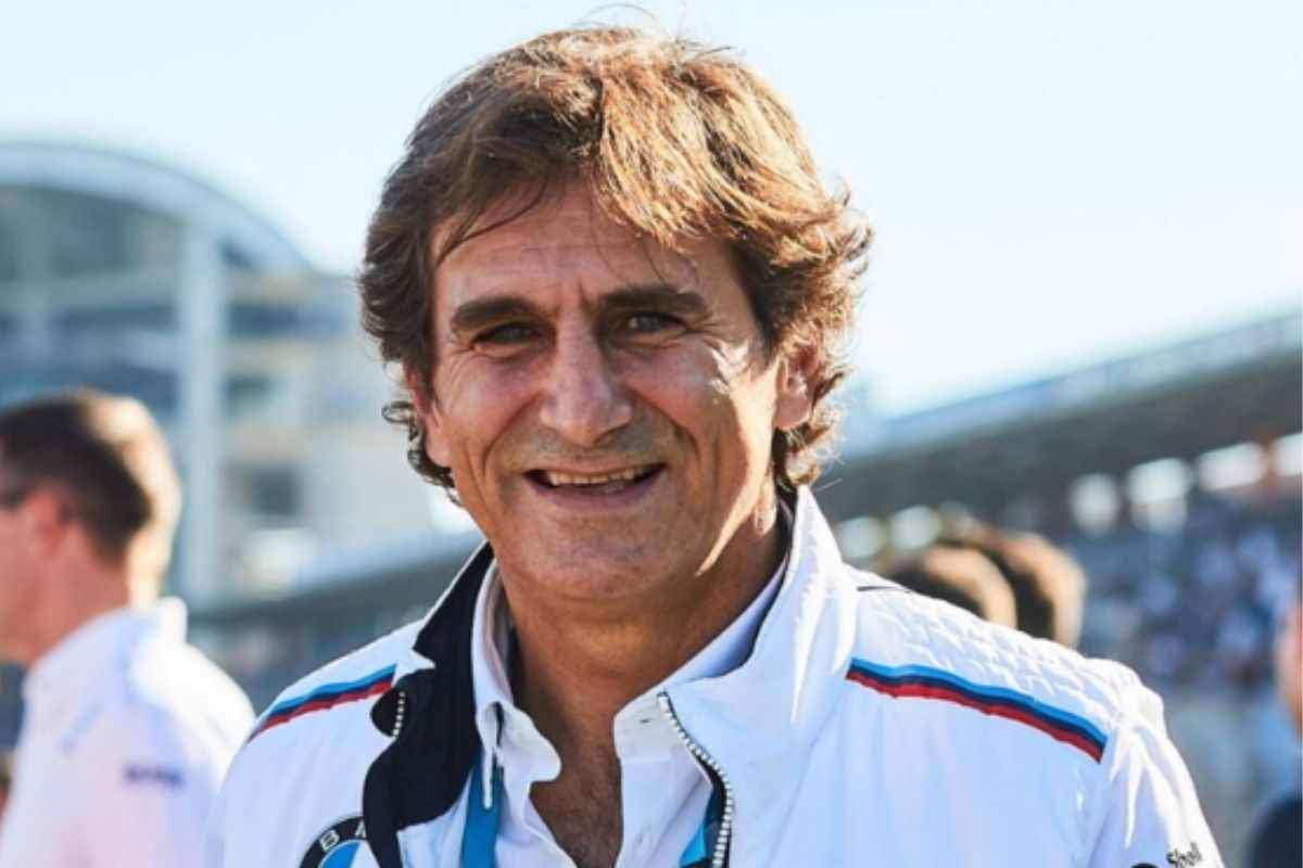Alex Zanardi. primo piano del campione sorridente