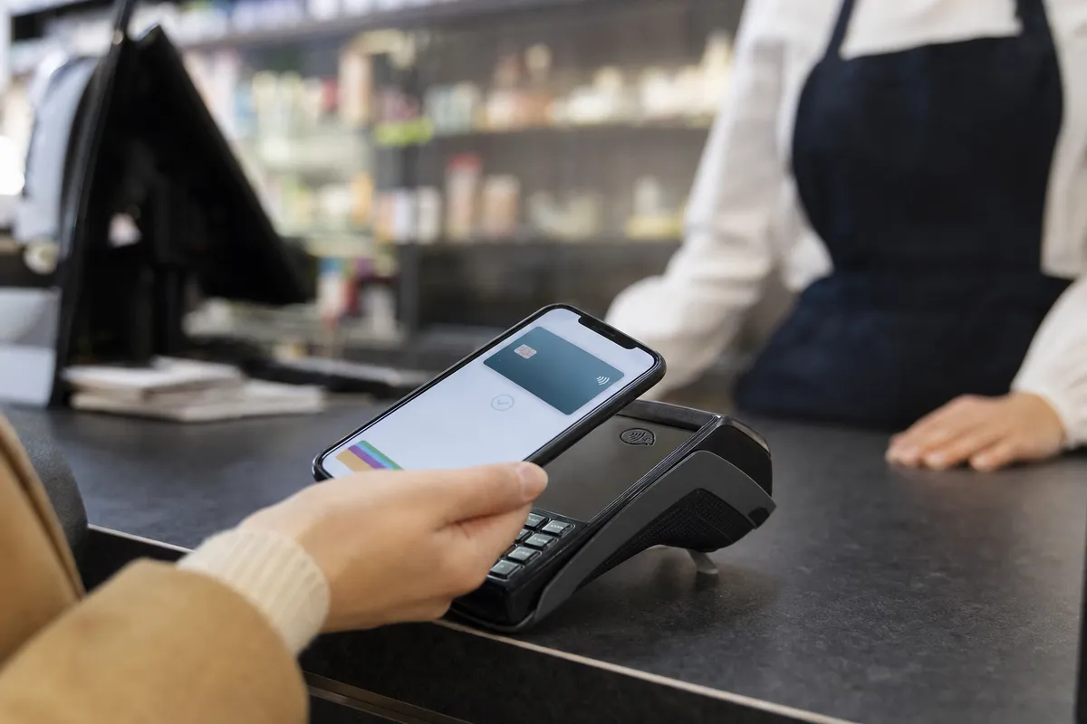 Così puoi usare Wallet del telefono e pagare senza fornire il numero della carta