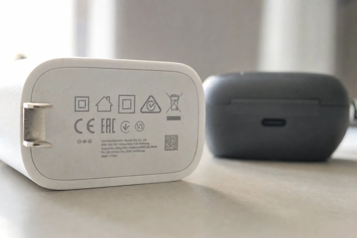 Sui dispositivi elettronici spesso c'è un piccolo triangolo: ecco a cosa serve veramente