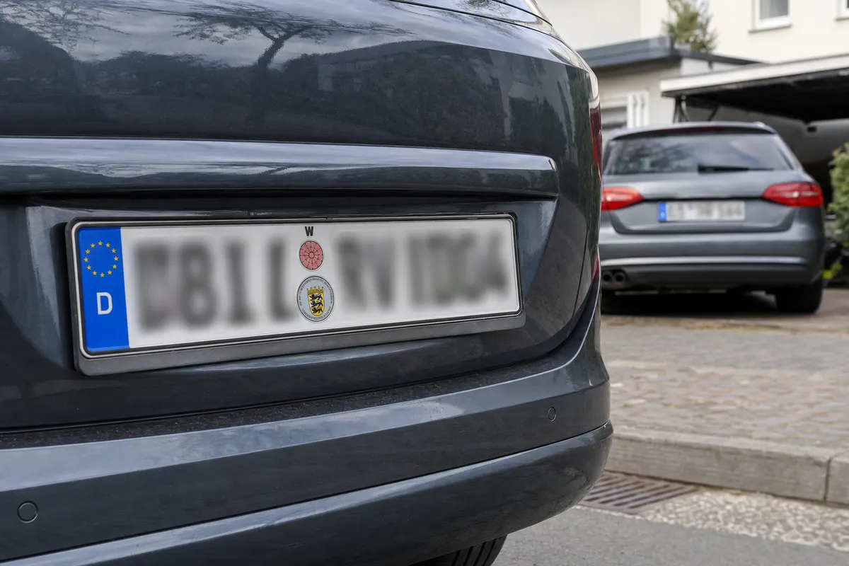 La W nella targa dell'auto ha un significato piuttosto singolare ma tutti lo ignorano