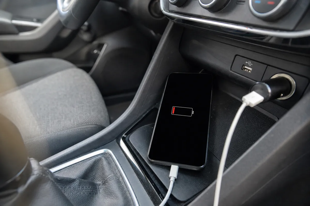 La porta USB dell'auto carica lentamente? Ecco cosa devi fare