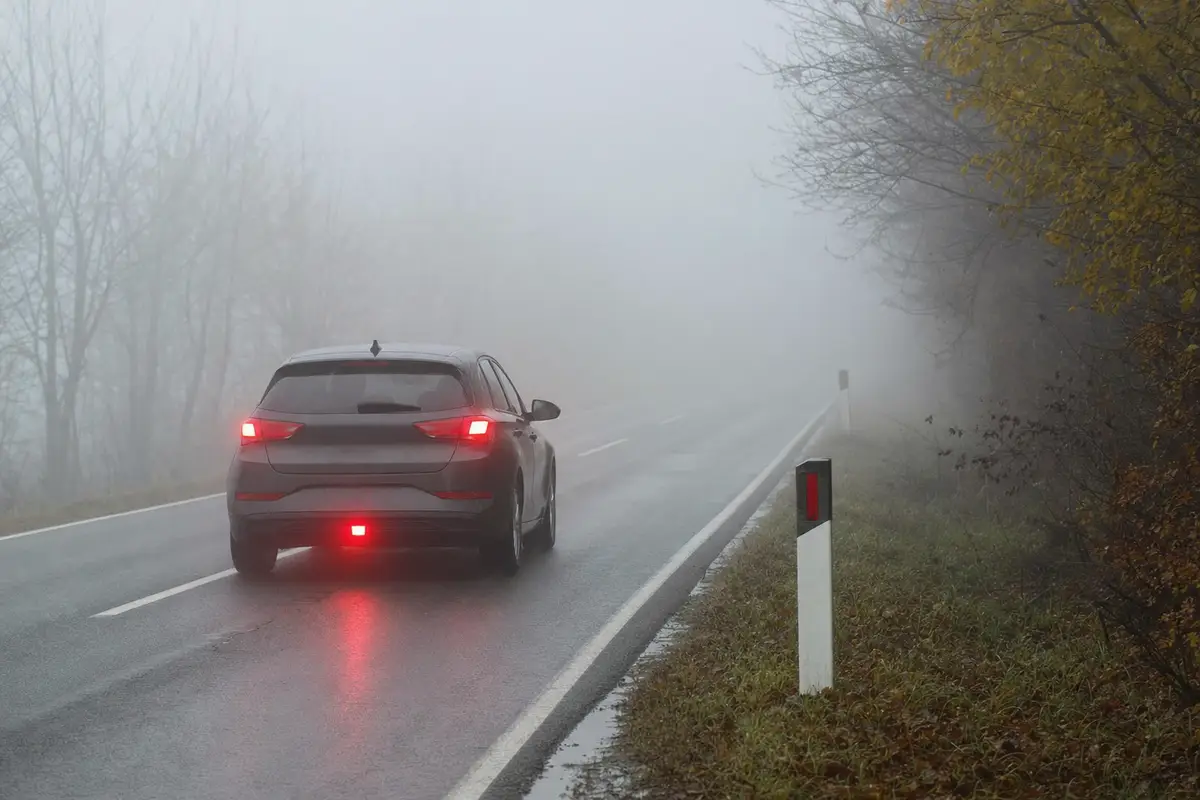Questo errore in auto che facciamo tutti in autunno ora ti costa una multa