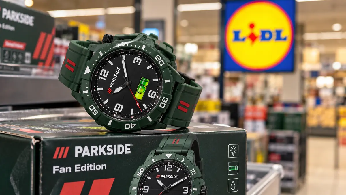 Ricordate quel bizzarro orologio di Lidl che molti hanno comprato per rivenderlo? Ecco quanto vale oggi